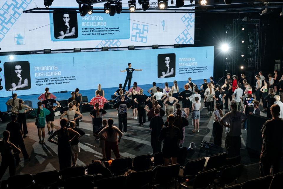 В Крыму завершилась первая летняя школа Академии «Меганом», посвящённая 110-летию со дня рождения композитора Георгия Свиридова В Крыму завершилась первая летняя школа Академии «Меганом», посвящённая 110-летию со дня рождения композитора Георгия Свиридова