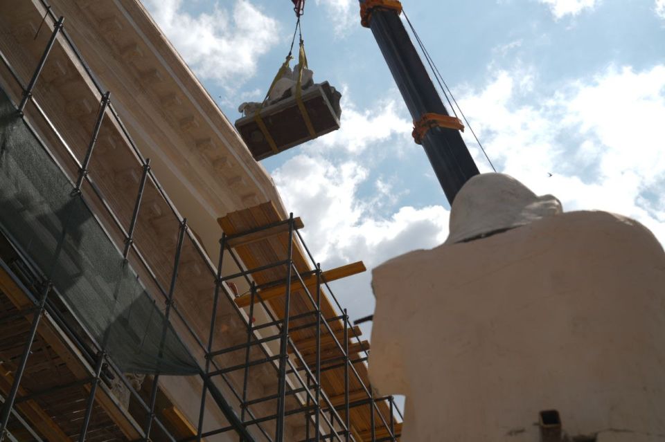 Фасад мариупольского драмтеатра возвращает свой исторический облик Фасад мариупольского драмтеатра возвращает свой исторический облик