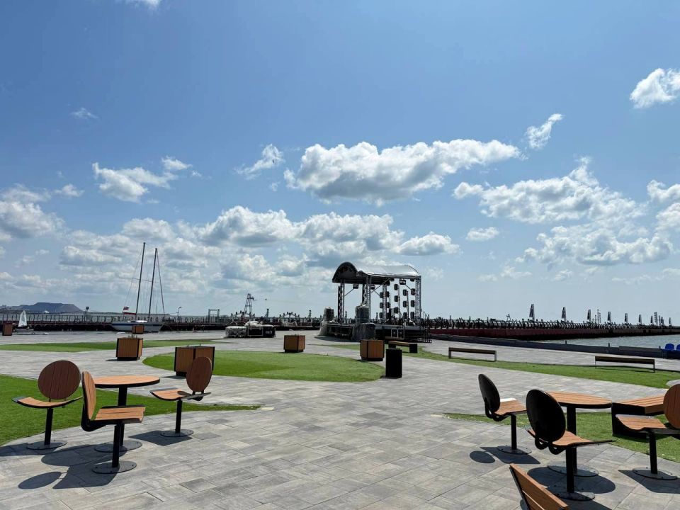 Мариуполь готовится к празднику «Алые паруса» Мариуполь готовится к празднику «Алые паруса»