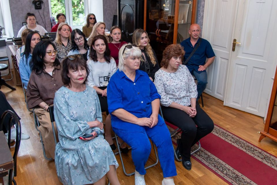 Педагоги из Мариуполя повысили квалификацию в Петербурге Педагоги из Мариуполя повысили квалификацию в Петербурге