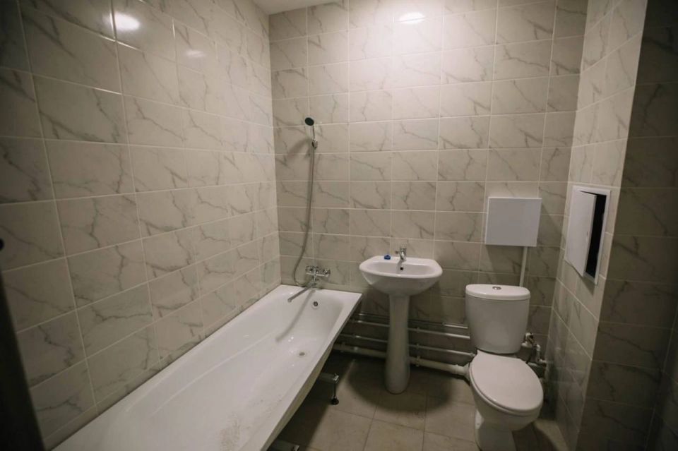 Глава Мариуполя Антон Кольцов осмотрел шесть новых компенсационных домов Глава Мариуполя Антон Кольцов осмотрел шесть новых компенсационных домов