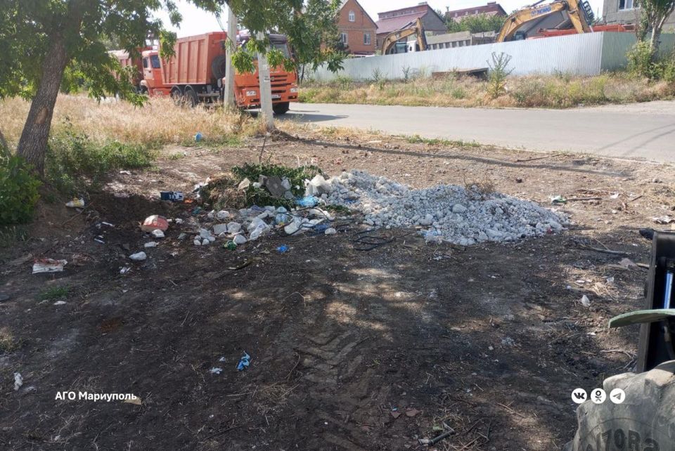 Из двух районов Мариуполя «Коммунальник» вывез порядка 60 кубометров мусора Из двух районов Мариуполя «Коммунальник» вывез порядка 60 кубометров мусора