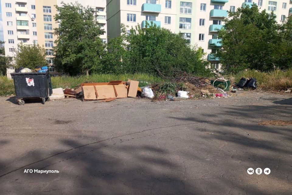 Из двух районов Мариуполя «Коммунальник» вывез порядка 60 кубометров мусора