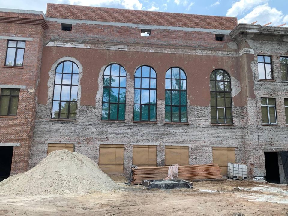 В Приморском районе Мариуполя начались работы по восстановлению дворца культуры «Чайка»
