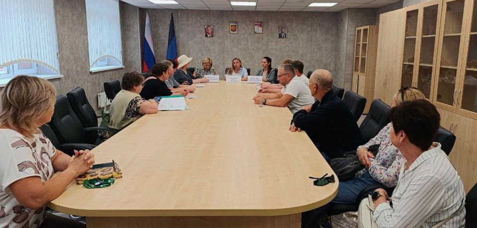 Встреча Руководителя Управы Жовтневого внутригородского района города Мариуполь Кирьякуловой Оксаны Васильевны с жителями по вопросам жилищно-коммунального и социального характера