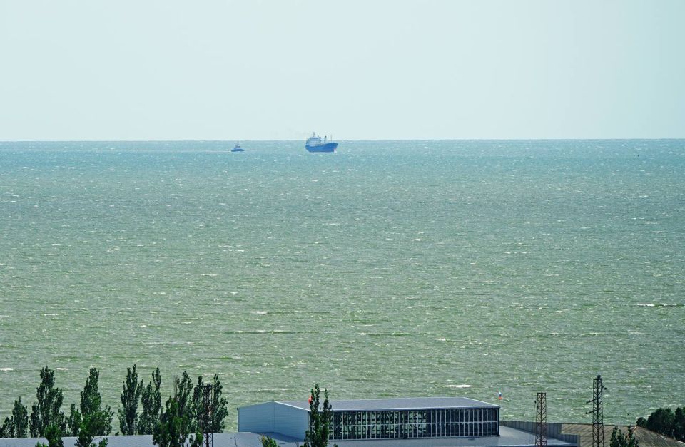 Мариупольский морской торговый порт продолжает принимать грузовые суда Мариупольский морской торговый порт продолжает принимать грузовые суда