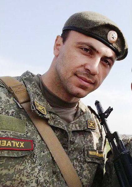 Путин присвоил звание Героя России Радиславу Хугаеву — в боях за Мариуполь он вызвал огонь на себя и спас сослуживцев