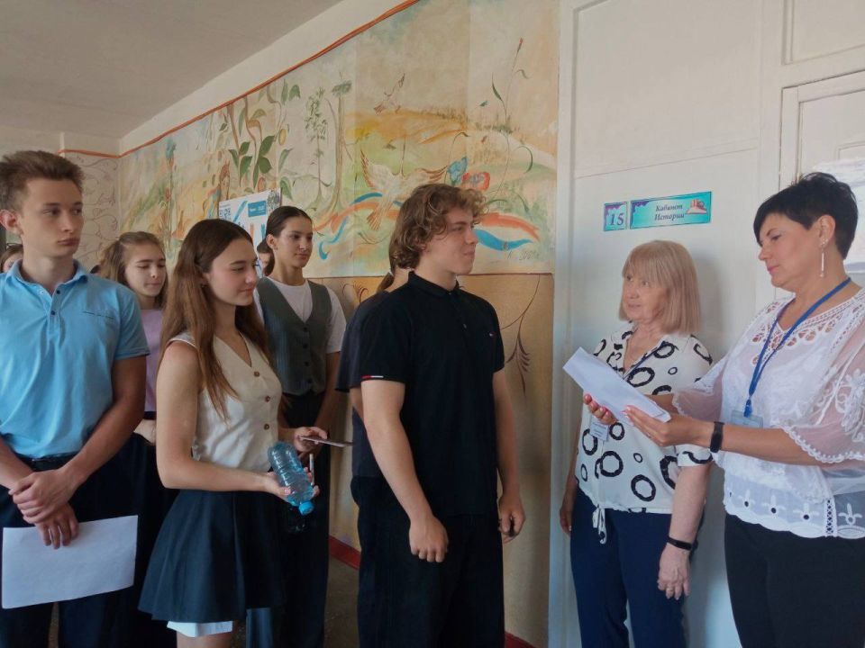 «Лучший показатель в Республике за все время»: в ДНР семь школьников сдали ЕГЭ на 100 баллов