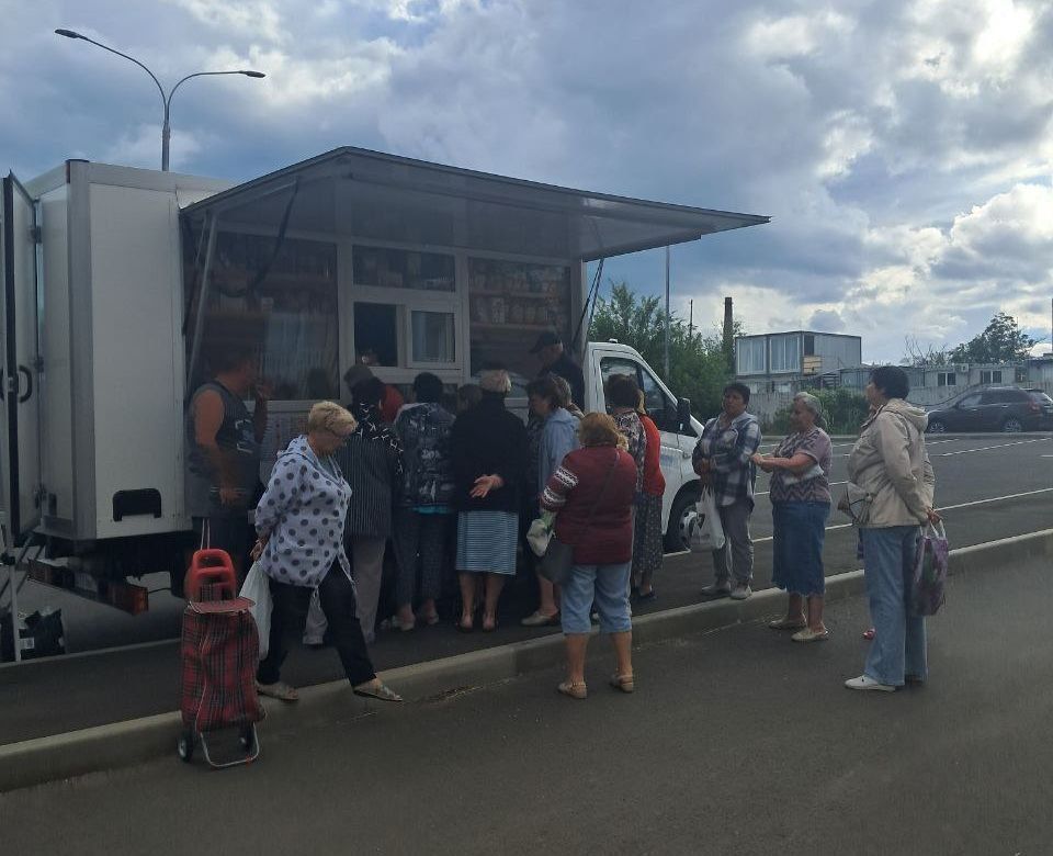 С 28 июня по 1 июля 2025 года осуществлена выездная торговля с использованием автомагазинов в населенных пунктах городских округов Донецк, Докучаевск, Горловка, Мариуполь, Харцызск, на территории г. Авдеевка, а также... С 28 июня по 1 июля 2025 года осуществлена выездная торговля с использованием автомагазинов в населенных пунктах городских округов Донецк, Докучаевск, Горловка, Мариуполь, Харцызск, на территории г. Авдеевка, а также...