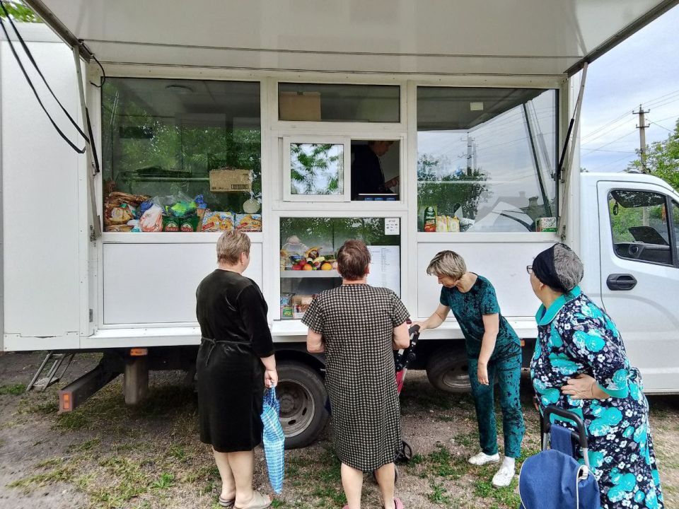 С 28 июня по 1 июля 2025 года осуществлена выездная торговля с использованием автомагазинов в населенных пунктах городских округов Донецк, Докучаевск, Горловка, Мариуполь, Харцызск, на территории г. Авдеевка, а также... С 28 июня по 1 июля 2025 года осуществлена выездная торговля с использованием автомагазинов в населенных пунктах городских округов Донецк, Докучаевск, Горловка, Мариуполь, Харцызск, на территории г. Авдеевка, а также...