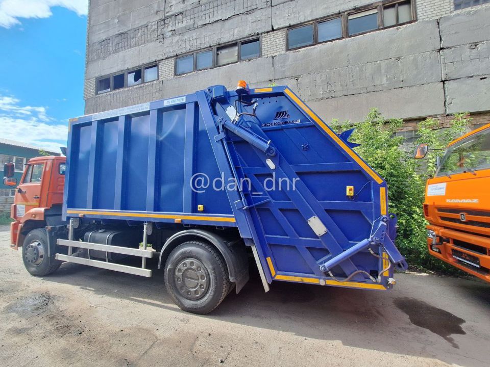В ДНР поступила первая в этом году партия новых мусоровозов В ДНР поступила первая в этом году партия новых мусоровозов