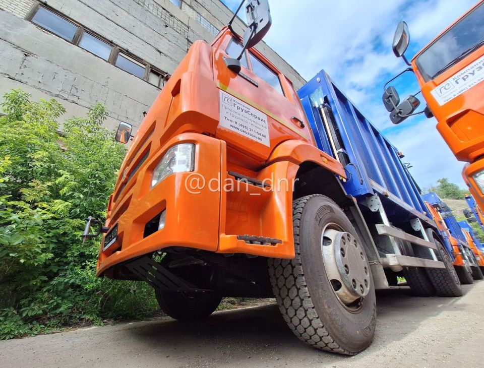 В ДНР поступила первая в этом году партия новых мусоровозов В ДНР поступила первая в этом году партия новых мусоровозов