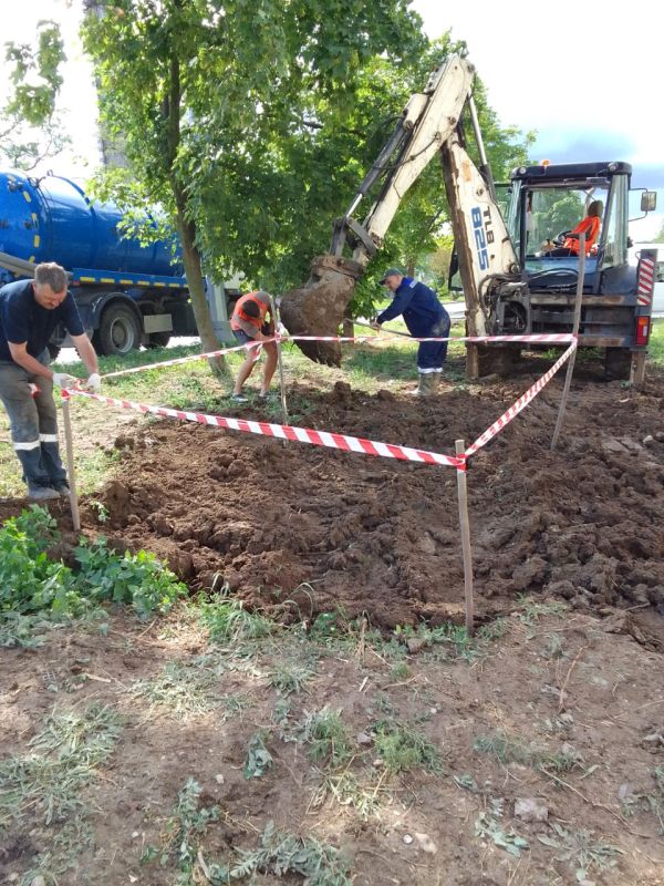 Аварийные бригады из Санкт-Петербурга помогают Мариуполю решать проблемы на коммунальных сетях Аварийные бригады из Санкт-Петербурга помогают Мариуполю решать проблемы на коммунальных сетях