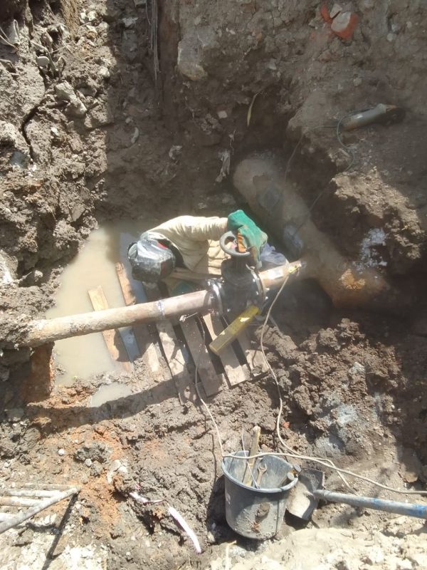 Аварийные бригады из Санкт-Петербурга помогают Мариуполю решать проблемы на коммунальных сетях Аварийные бригады из Санкт-Петербурга помогают Мариуполю решать проблемы на коммунальных сетях