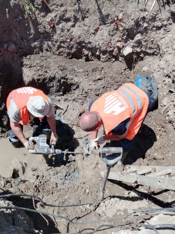 Аварийные бригады из Санкт-Петербурга помогают Мариуполю решать проблемы на коммунальных сетях Аварийные бригады из Санкт-Петербурга помогают Мариуполю решать проблемы на коммунальных сетях