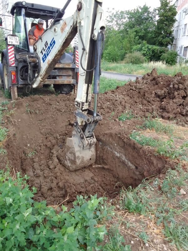 Аварийные бригады из Санкт-Петербурга помогают Мариуполю решать проблемы на коммунальных сетях Аварийные бригады из Санкт-Петербурга помогают Мариуполю решать проблемы на коммунальных сетях
