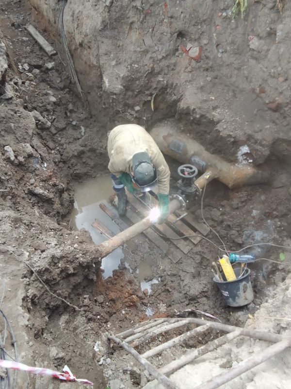 Аварийные бригады из Санкт-Петербурга помогают Мариуполю решать проблемы на коммунальных сетях Аварийные бригады из Санкт-Петербурга помогают Мариуполю решать проблемы на коммунальных сетях