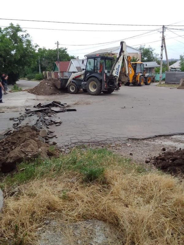 Аварийные бригады из Санкт-Петербурга помогают Мариуполю решать проблемы на коммунальных сетях Аварийные бригады из Санкт-Петербурга помогают Мариуполю решать проблемы на коммунальных сетях