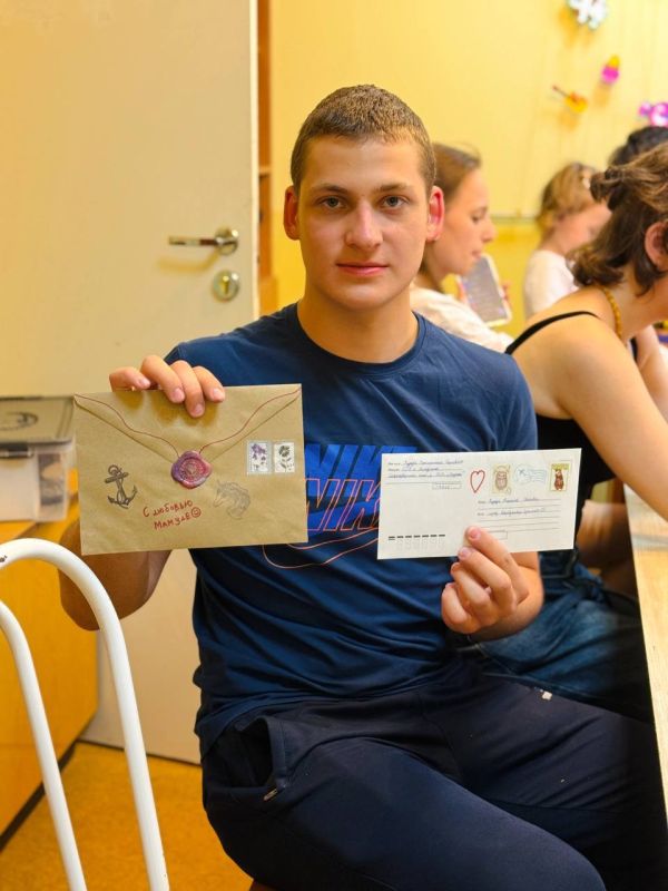 Школьники из Мариуполя осваивают мастер-классы в лагере Петербурга Школьники из Мариуполя осваивают мастер-классы в лагере Петербурга