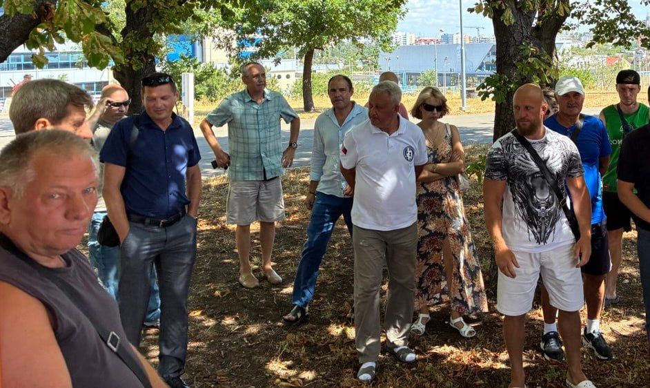 21 июля, директор ГБУ РСК «Олимпийский» Егор Фоменко по поручению Главы ДНР Дениса Владимировича Пушилина встретился с жителями Мариуполя 21 июля, директор ГБУ РСК «Олимпийский» Егор Фоменко по поручению Главы ДНР Дениса Владимировича Пушилина встретился с жителями Мариуполя