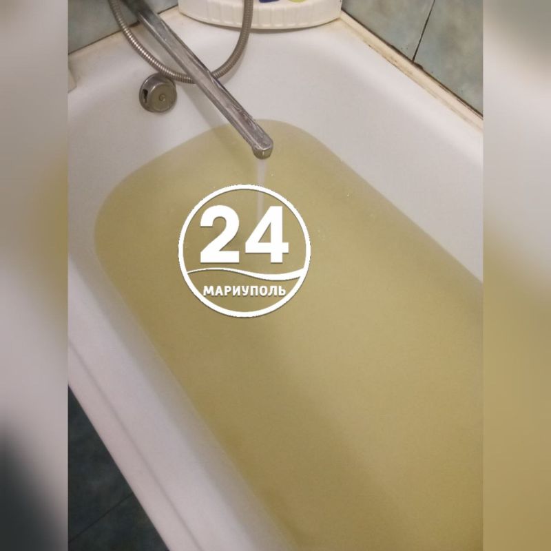 ПИШУТ ЧИТАТЕЛИ. Наш подписчик Олег прислал в чат-бот жалобу на качество водопроводной воды и приложил фото в подтверждение: Вот такую воду вчера подали