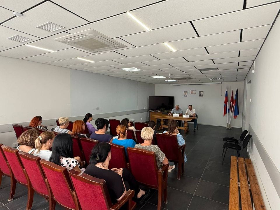 Сегодня в Управе Ильичевского внутригородского района города Мариуполь состоялась встреча руководителя Управы Ильичевского внутригородского района Скударь Владимира Георгиевича и генерального директора Мариупольского...