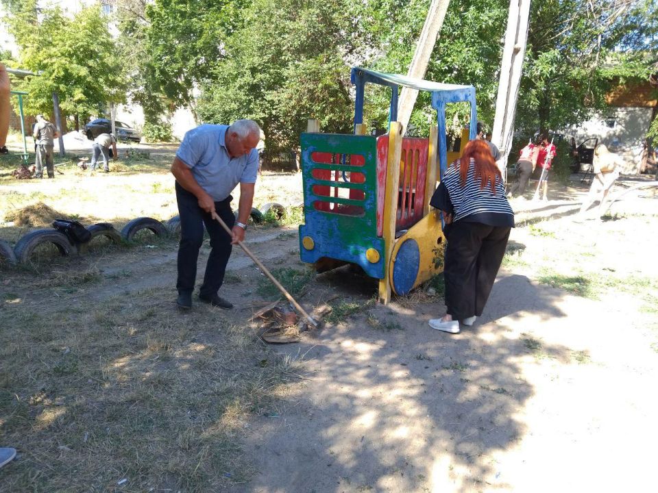 Сегодня на территории Ильичевского района города Мариуполь состоялся субботник