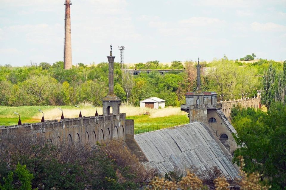 Утопающее в засухе Старокрымское водохранилище: как решают проблему водоснабжения в Мариуполе Утопающее в засухе Старокрымское водохранилище: как решают проблему водоснабжения в Мариуполе