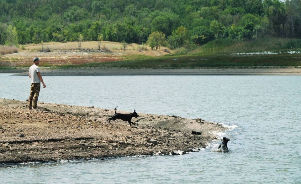 Утопающее в засухе Старокрымское водохранилище: как решают проблему водоснабжения в Мариуполе Утопающее в засухе Старокрымское водохранилище: как решают проблему водоснабжения в Мариуполе