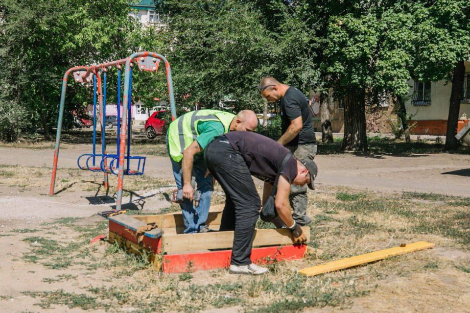 Порядка 1200 человек приняли участие в общегородском субботнике в Мариуполе Порядка 1200 человек приняли участие в общегородском субботнике в Мариуполе