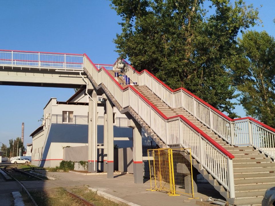 Мост над железнодорожным полотном станции Мариуполь