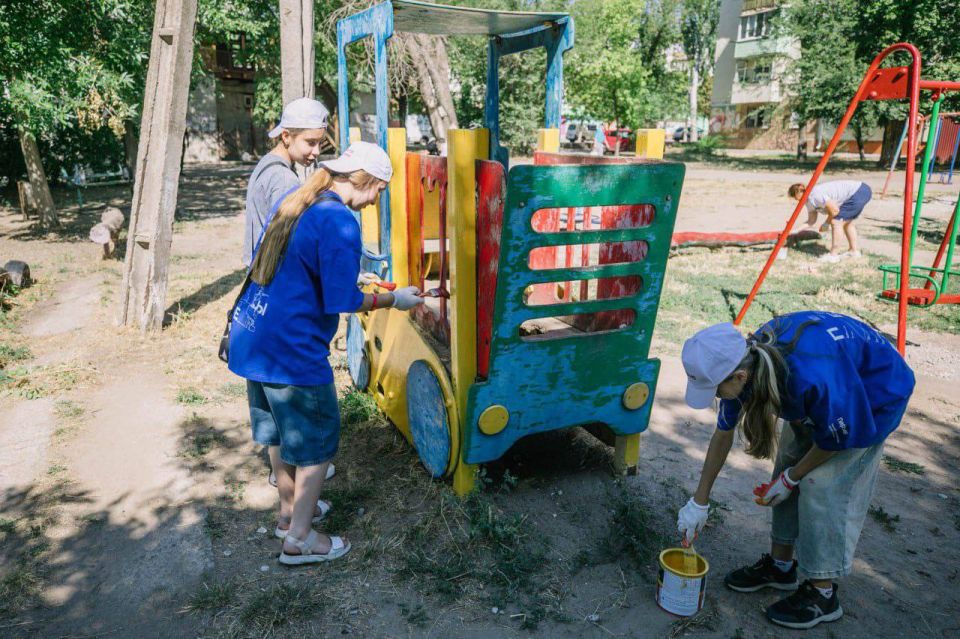 Порядка 1200 человек приняли участие в общегородском субботнике в Мариуполе Порядка 1200 человек приняли участие в общегородском субботнике в Мариуполе