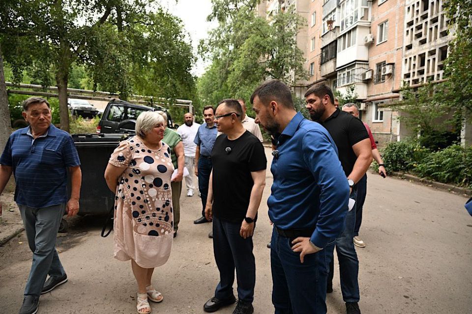 Денис Пушилин: До наступления холодов отремонтируем кровлю в доме №22 по улице Пинтера в Кировском районе Донецка Денис Пушилин: До наступления холодов отремонтируем кровлю в доме №22 по улице Пинтера в Кировском районе Донецка