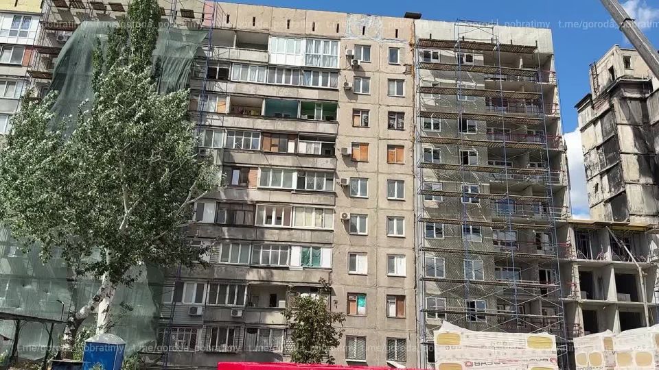 Петербургская компания восстанавливает МКД в Мариуполе