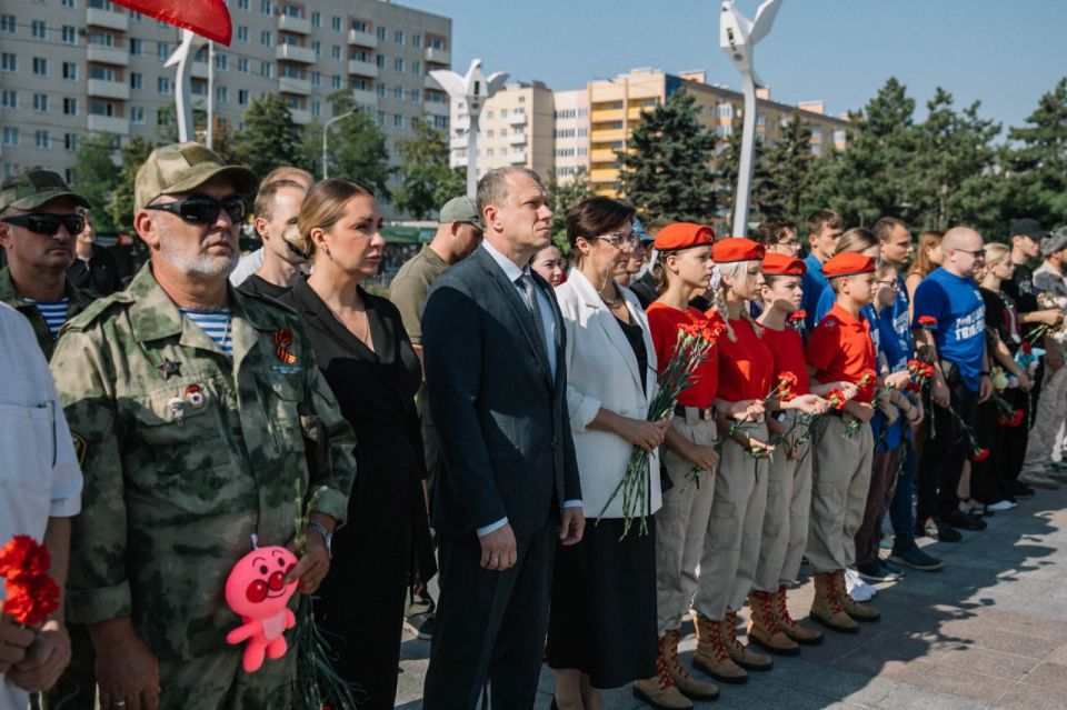 Антон Кольцов: Минутой молчания почтили память всех детей, погибших от вооруженной агрессии украинских военных формирований