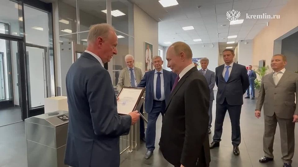 Владимир Путин награждён медалью Морской коллегии Российской Федерации «За верность российскому флоту»