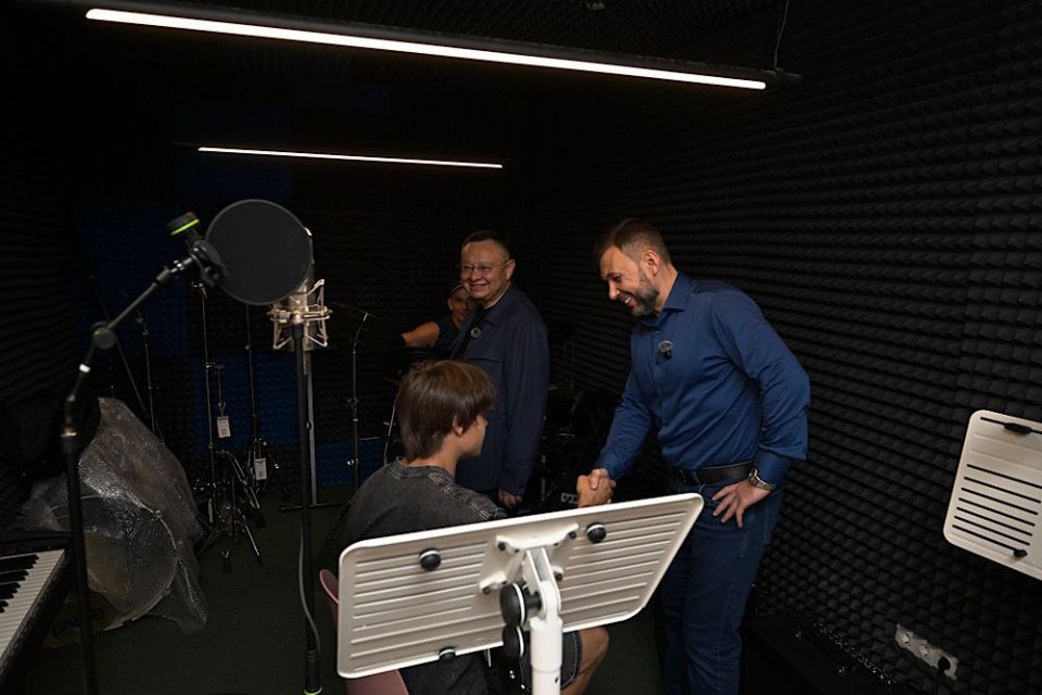 Денис Пушилин: Молодежный центр в Волновахе может стать образцом при строительстве таких объектов в малых городах по всей стране Денис Пушилин: Молодежный центр в Волновахе может стать образцом при строительстве таких объектов в малых городах по всей стране