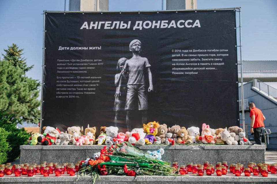 В Мариуполе минутой молчания почтили память всех детей, погибших от агрессии ВСУ В Мариуполе минутой молчания почтили память всех детей, погибших от агрессии ВСУ