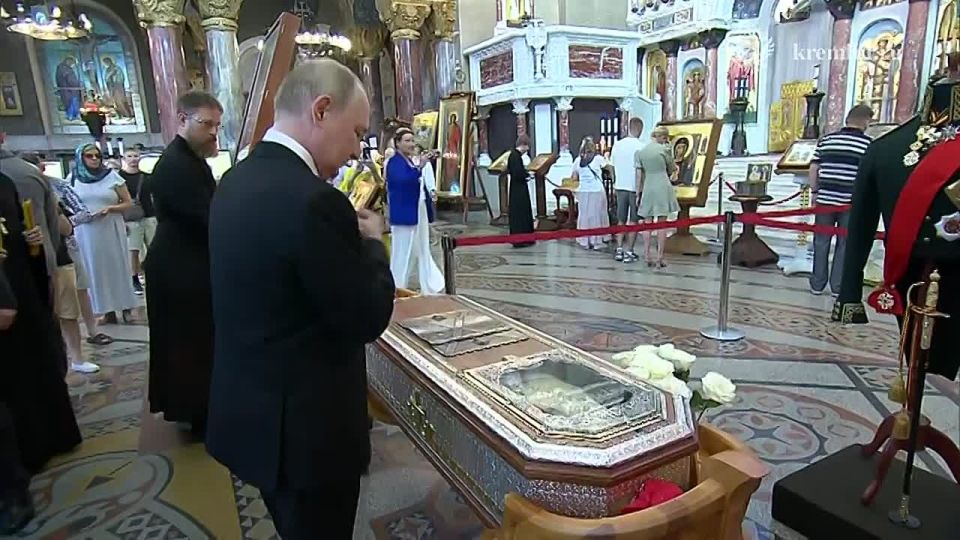 Владимир Путин посетил Морской собор святителя Николая Чудотворца