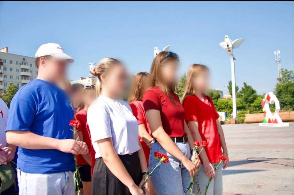 Дети сотрудников ИК-13 присоединились к акции «Ангелы Донбасса» Дети сотрудников ИК-13 присоединились к акции «Ангелы Донбасса»