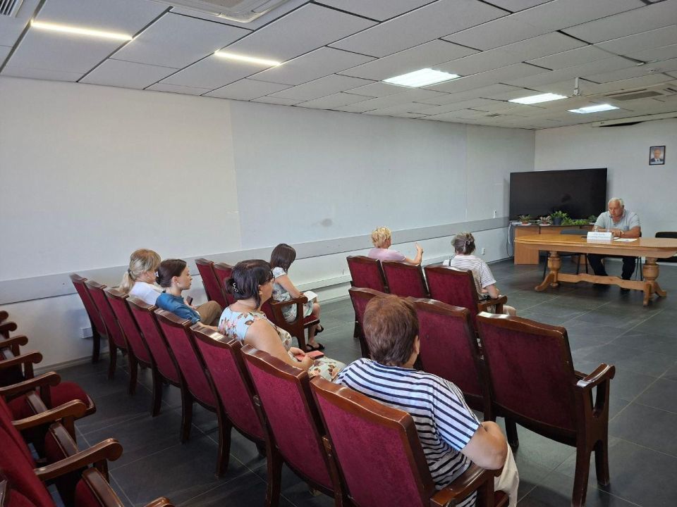 Сегодня в Управе Ильичевского внутригородского района города Мариуполь состоялась встреча руководителя Управы Скударь Владимира Георгиевича с активными жителями Ильичевского района