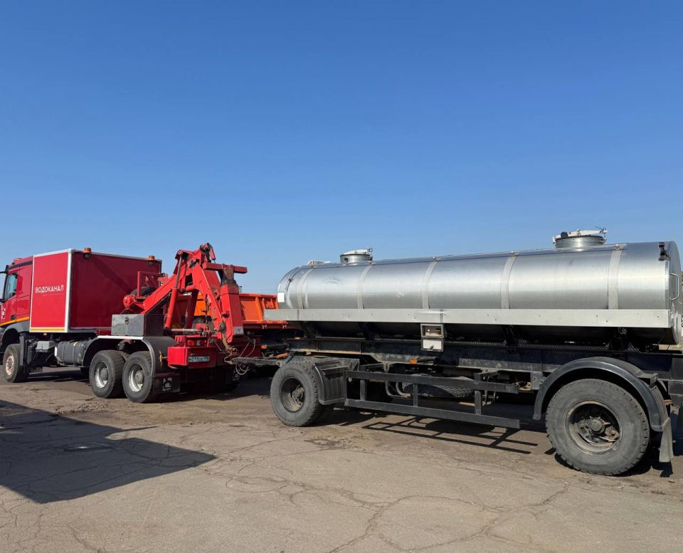 В Мариуполь с Петербурга прибыли цистерны для обеспечения водой жителей