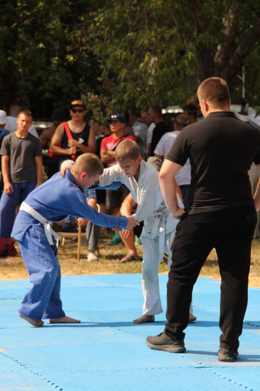 В центральном парке поселка Володарское состоялся открытый турнир по греческой борьбе куреш В центральном парке поселка Володарское состоялся открытый турнир по греческой борьбе куреш