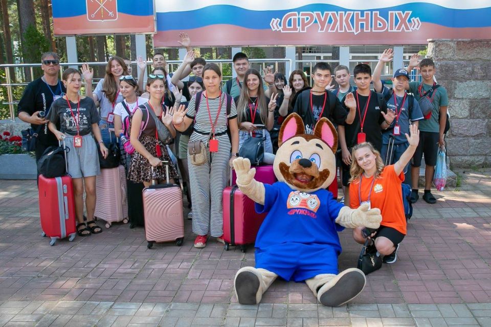 Для мариупольских школьников началась четвертая смена в лагере «Дружных»