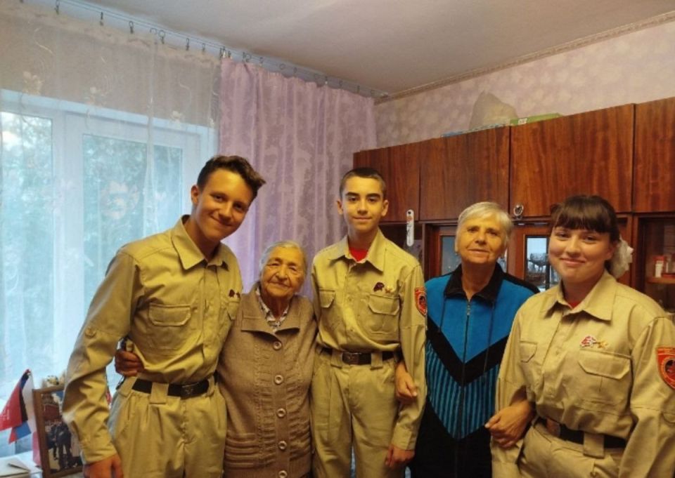 Юнармейцы г.о.Мариуполь посетили ветерана ВОВ