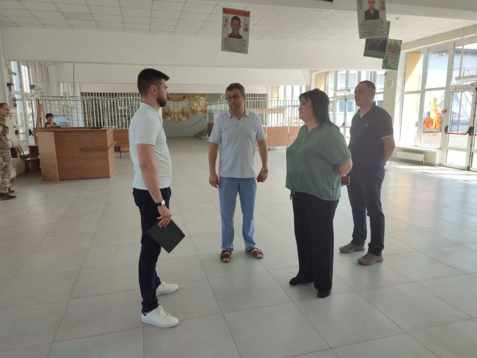 Ольга Колударова: Заместитель министра образования и науки ДНР Станислав Найденов посетил школу №34 в Мариуполе Ольга Колударова: Заместитель министра образования и науки ДНР Станислав Найденов посетил школу №34 в Мариуполе