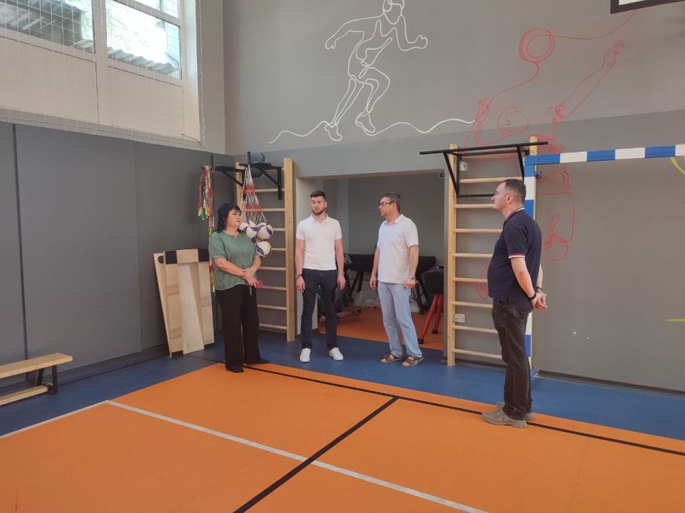 Ольга Колударова: Заместитель министра образования и науки ДНР Станислав Найденов посетил школу №34 в Мариуполе Ольга Колударова: Заместитель министра образования и науки ДНР Станислав Найденов посетил школу №34 в Мариуполе