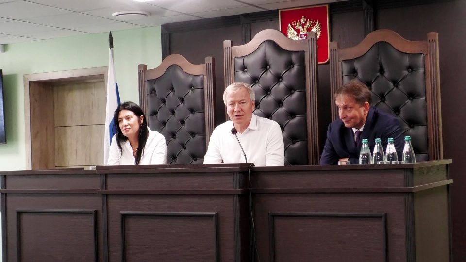 31 июля состоялось торжественное открытие здания Приморского районного суда г. Мариуполя после завершения комплекса строительно-восстановительных работ в рамках реализации специального инфраструктурного проекта... 31 июля состоялось торжественное открытие здания Приморского районного суда г. Мариуполя после завершения комплекса строительно-восстановительных работ в рамках реализации специального инфраструктурного проекта...