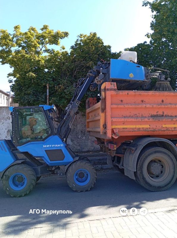 «Мариупольавтодор» благоустроил подбордюрные зоны городских дорог