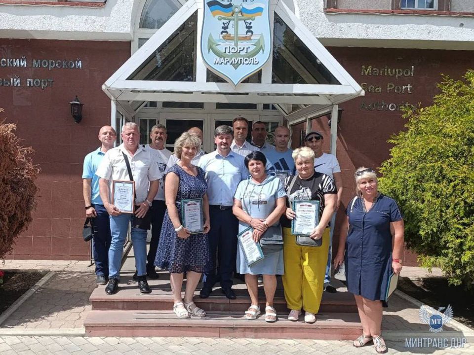 В канун Дня железнодорожника Виктор Назаров поздравил железнодорожников Мариупольского морского порта